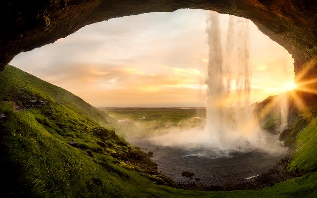  Scrum vs Waterfall: How to choose | monday.com Blog